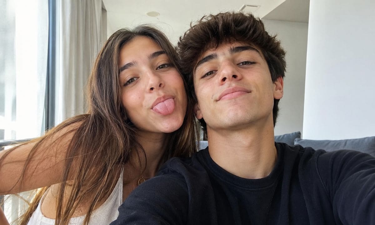 Siblings captions for Instagram story image showing siblings taking a selfie Siblings captions for Instagram story image showing siblings taking a selfie